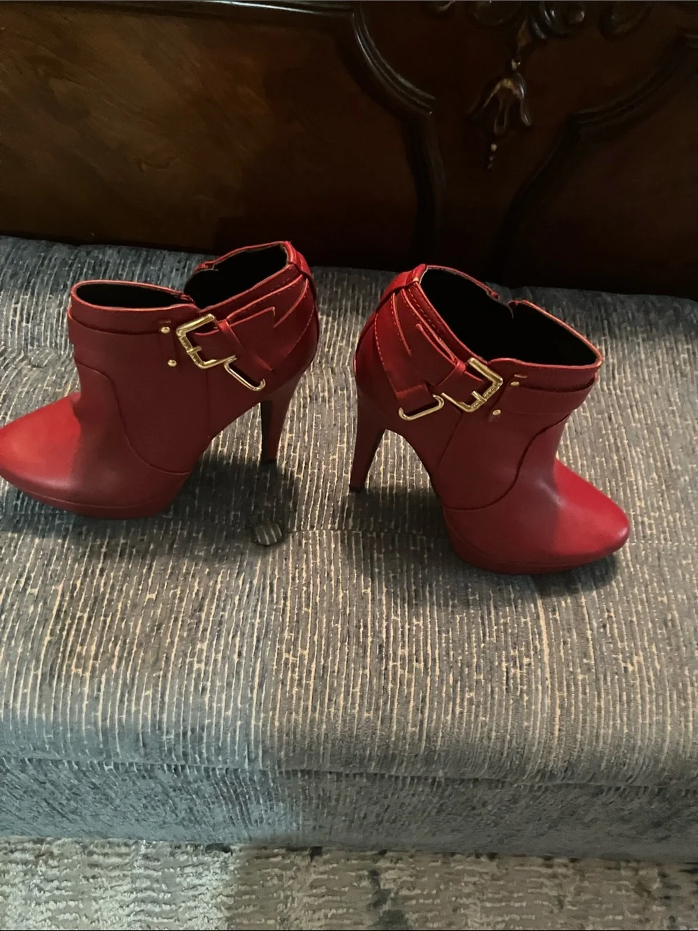 Guess bold red
